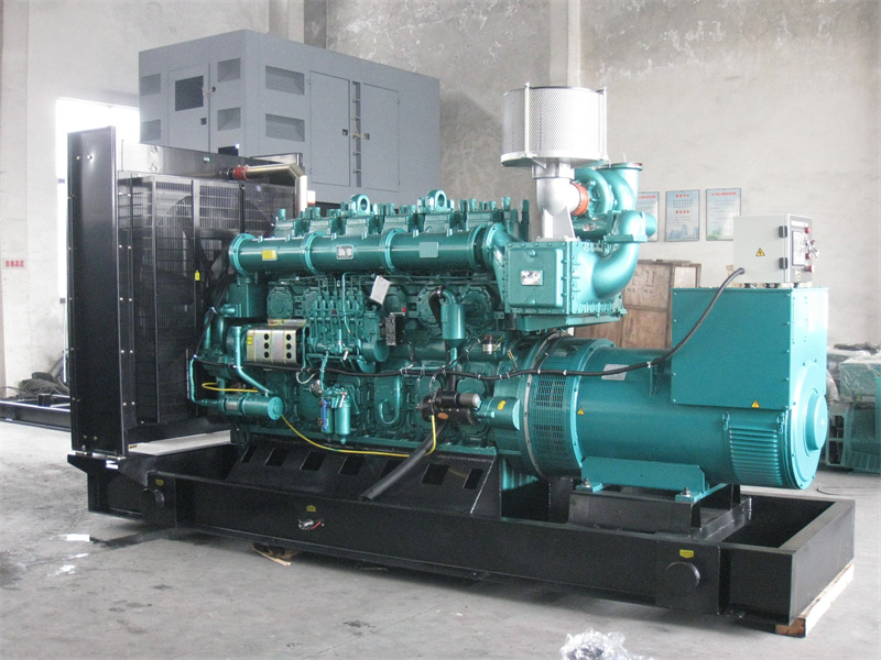 宜城200KW 柴油发电机的油耗是多少?